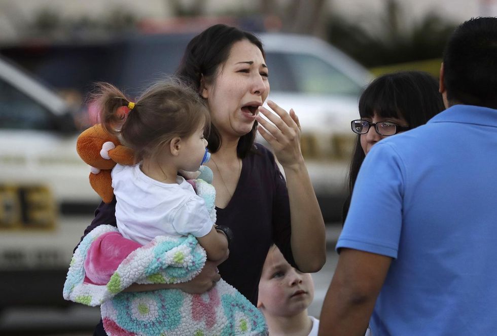 San Antonio shopping mall shooting leaves 1 dead, 6 injured; alleged perp shot by armed civilian