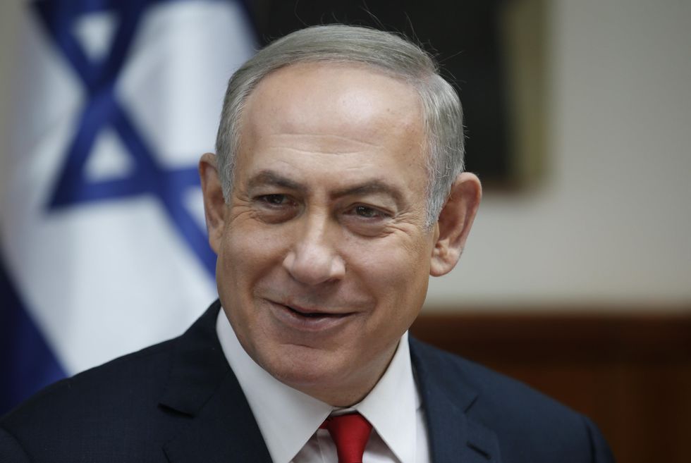 Israeli PM Benjamin Netanyahu praises Trump's idea to build a wall on border with Mexico