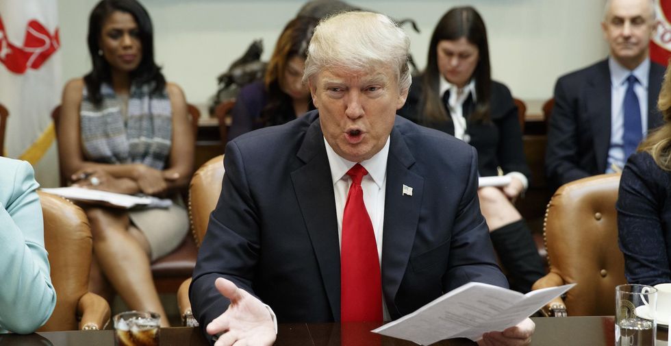 Iraqi government votes to ban US visitors following Trump's executive action on immigration