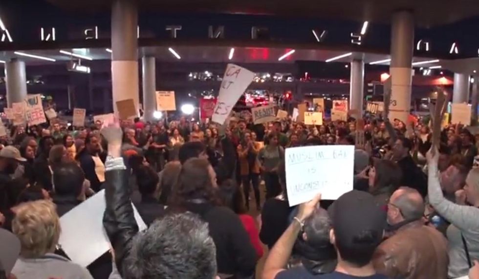 LAX protest leaders negotiated schedule with police for blocking airport traffic