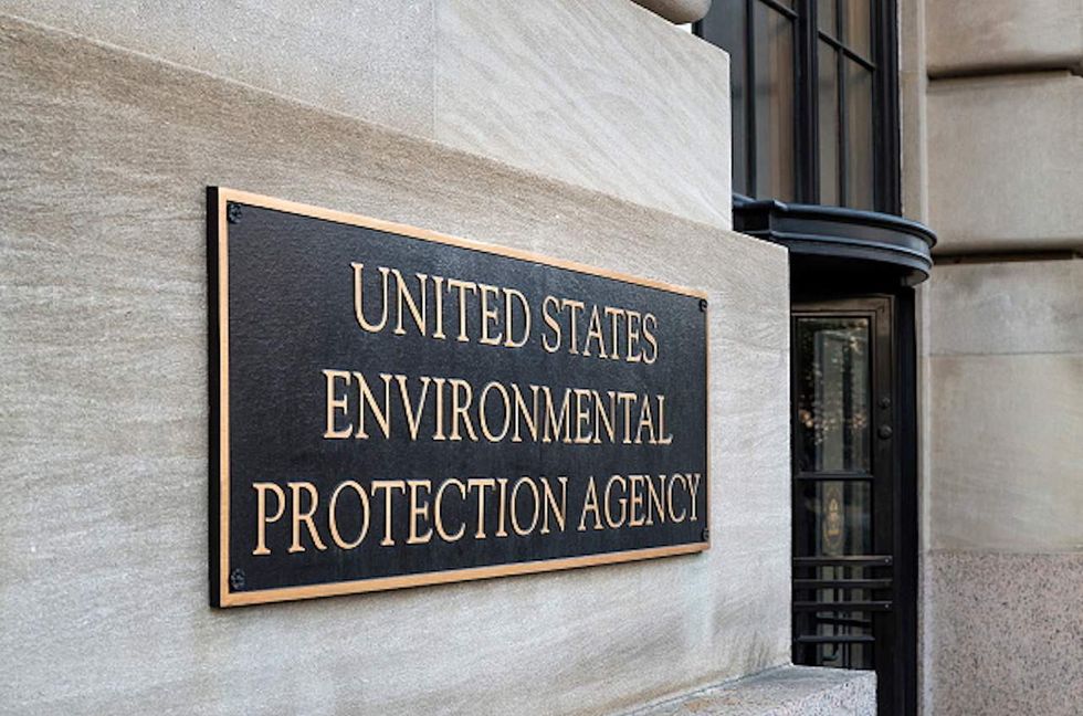 Report: Federal employees enroll in 'civil disobedience' workshops