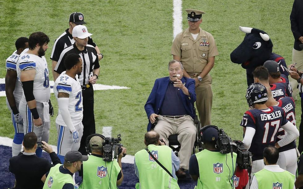 George H.W. Bush to perform pre-game coin toss at Super Bowl LI