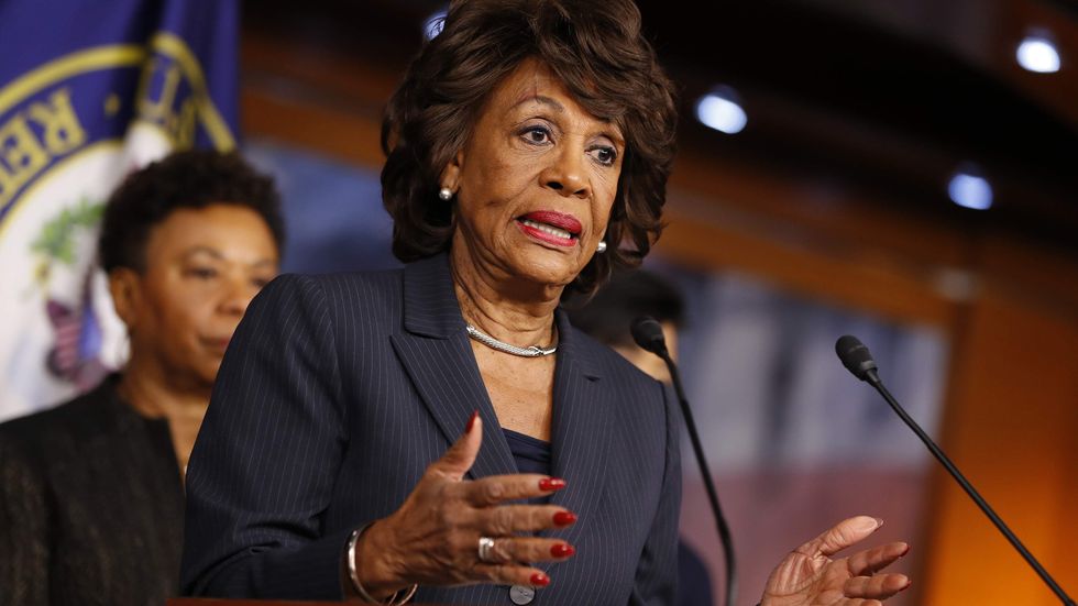 Maxine Waters says Trump's cabinet is full of 'scumbags
