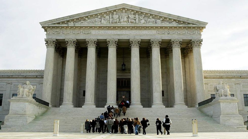 Travel ban uproar continues as 9th Circuit judges convene to decide its fate