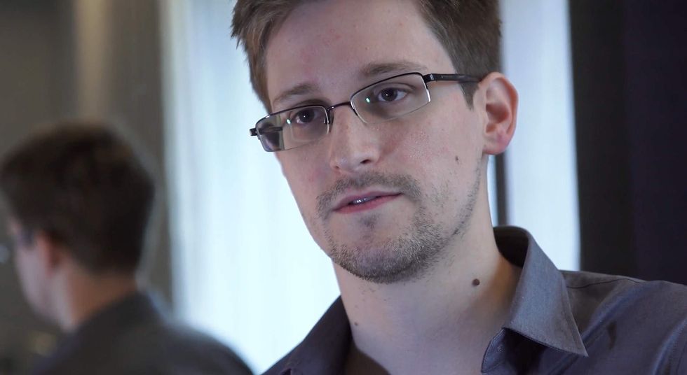 Russia is thinking about handing over Edward Snowden to Trump as a 'gift