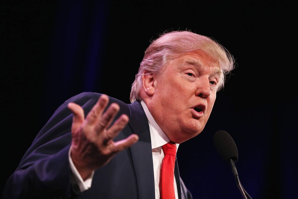 Report: During meeting with senators, Trump only refers to Elizabeth Warren as 'Pocahontas