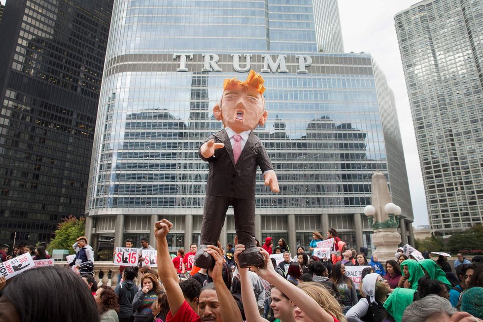 Hundreds pull down their pants and moon Trump Tower in Chicago to get Trump to release his taxes