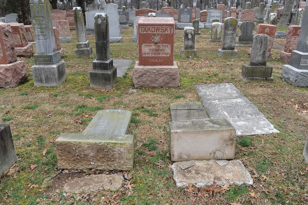 Muslims raise funds to repair vandalized Jewish cemetery