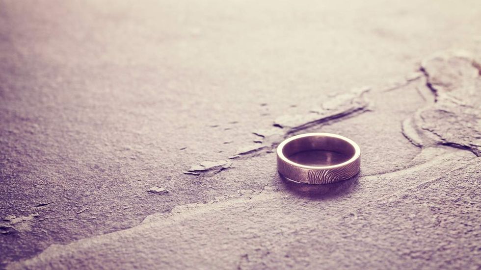 Odd incident of guest losing wedding ring in Doc's private bathroom