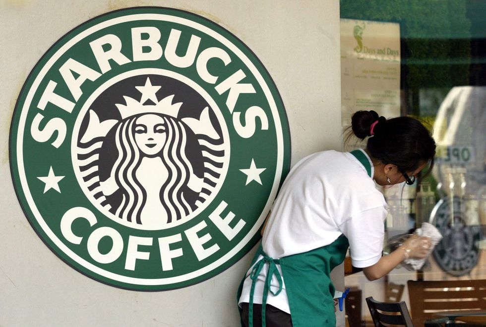 Starbucks pledged to hire 10K refugees after Trump's 'travel ban' — then Americans responded in force