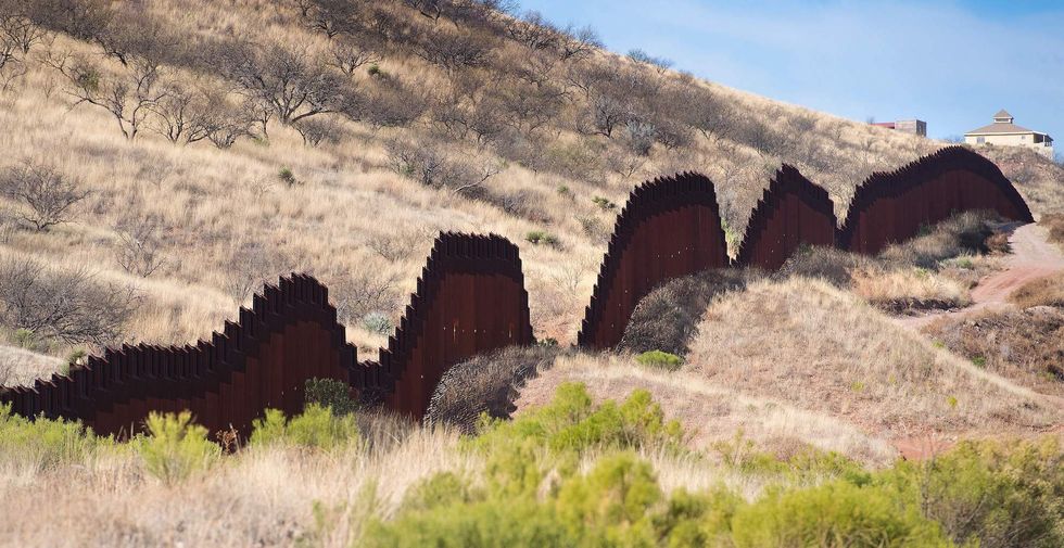 Puerto Rican company puts in bid to build Trump’s border wall