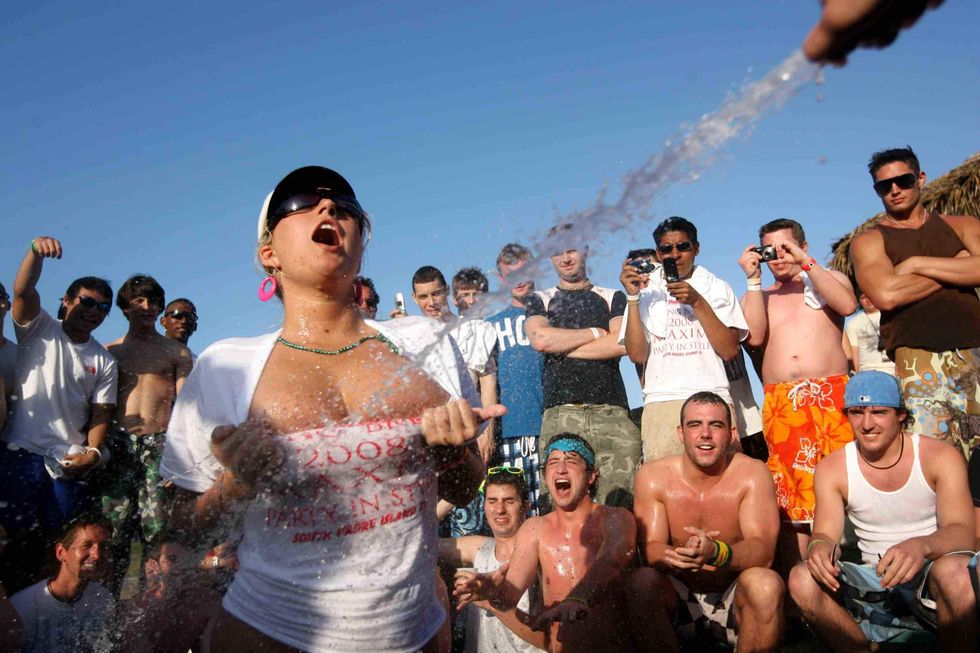 Staggering number of college students using student loans to pay for spring break