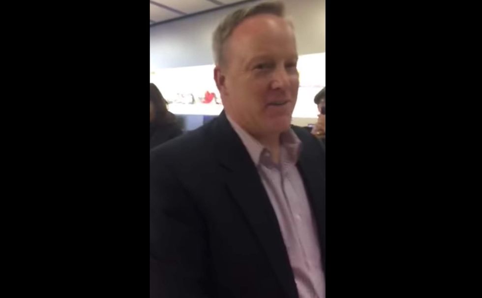 Angry liberal woman ambushes Sean Spicer in Apple Store — and his reaction made her blood boil
