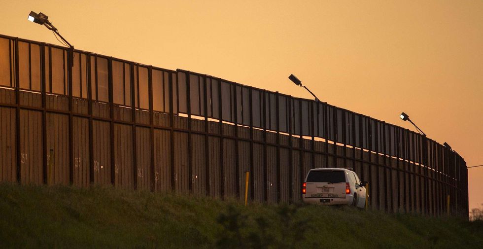 White House requests $1.5 billion from Congress to begin border wall ...