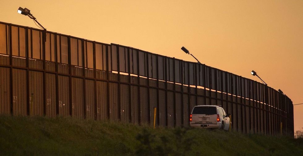 White House requests $1.5 billion from Congress to begin border wall construction