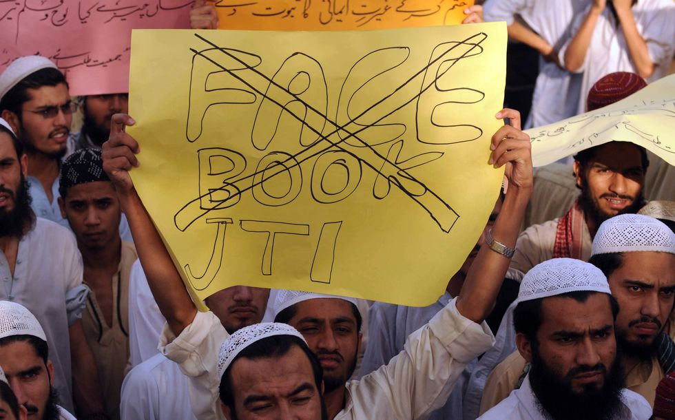 Pakistan asking Facebook and Twitter to point out blasphemers against Islam