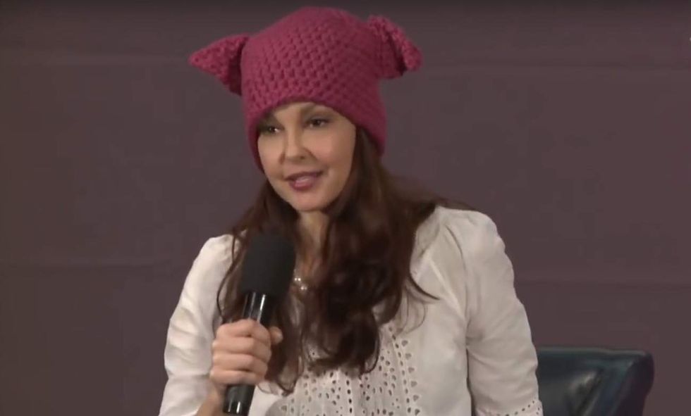 Liberal actress asks, 'Are equal rights in the Constitution?' Twitter replies with a vengeance.