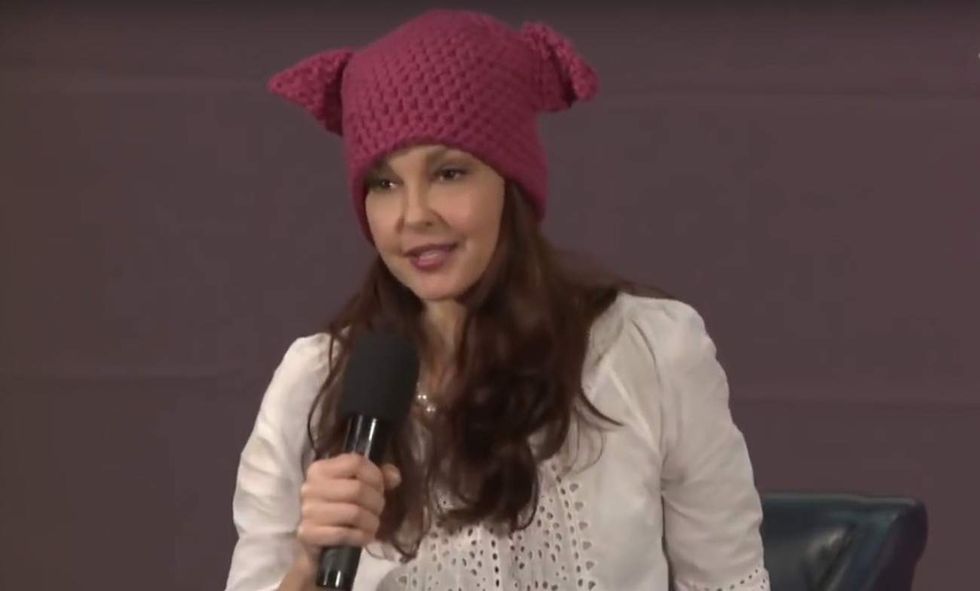 Liberal actress asks, 'Are equal rights in the Constitution?' Twitter replies with a vengeance.