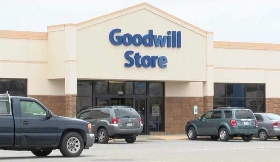 Man attacks police, yells 'Allah Akbar' after reportedly trying to convert store employee to Islam