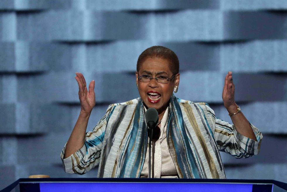 Democratic lawmaker calls for hearing over United passenger dragged off flight