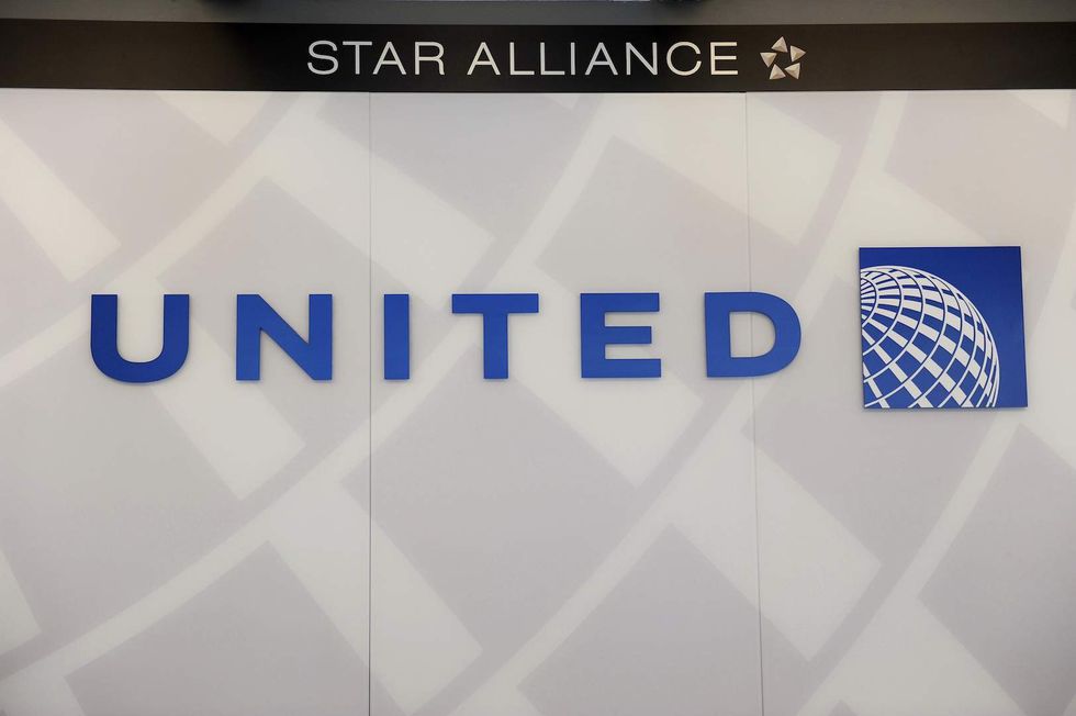 United CEO takes a second stab at an apology, contradicts email to employees