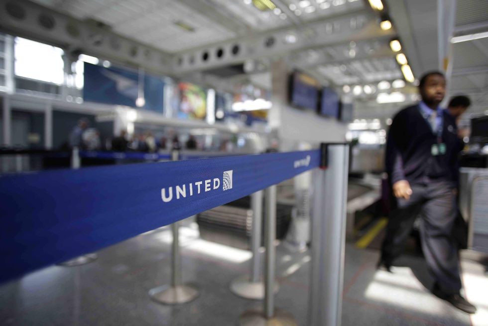 New video shows what happened moments before man was dragged off United flight