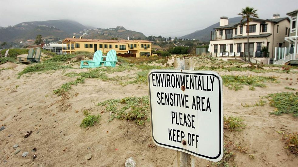 Fearing global warming disaster, Hollywood stars run for the hills — literally