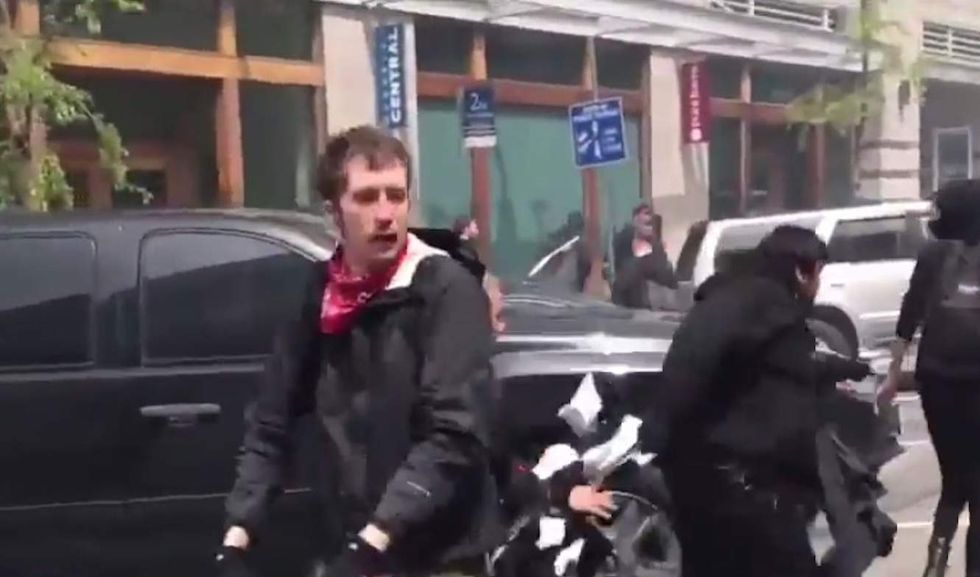 Left-wing rioter loses his mask. Now fellow 'anti-fascists' think he's the enemy. Here's the result.