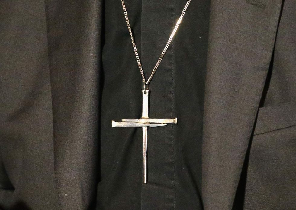Florida teacher reportedly banned students from wearing crosses, now threatened with legal action