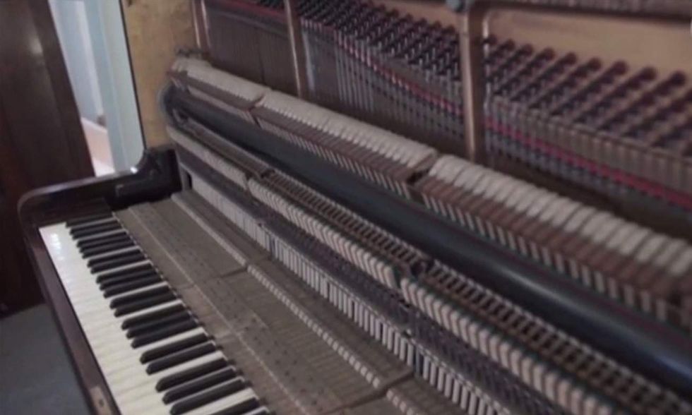 Couple gives away piano. Then $600K in gold coins found in it. The couple's reaction is priceless.