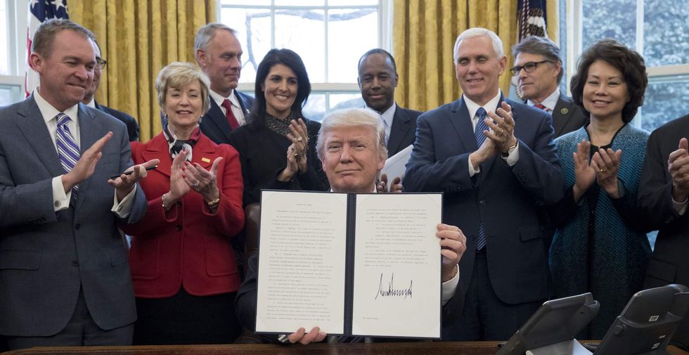 Ex-NBA player leads weekly Bible study with Pence, top Trump Cabinet members