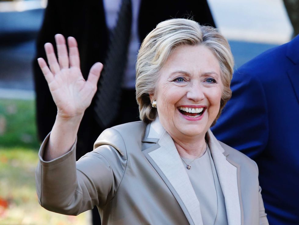 Twitter destroys 'crack pipe' Clinton adviser who suggests the media owes Hillary an apology