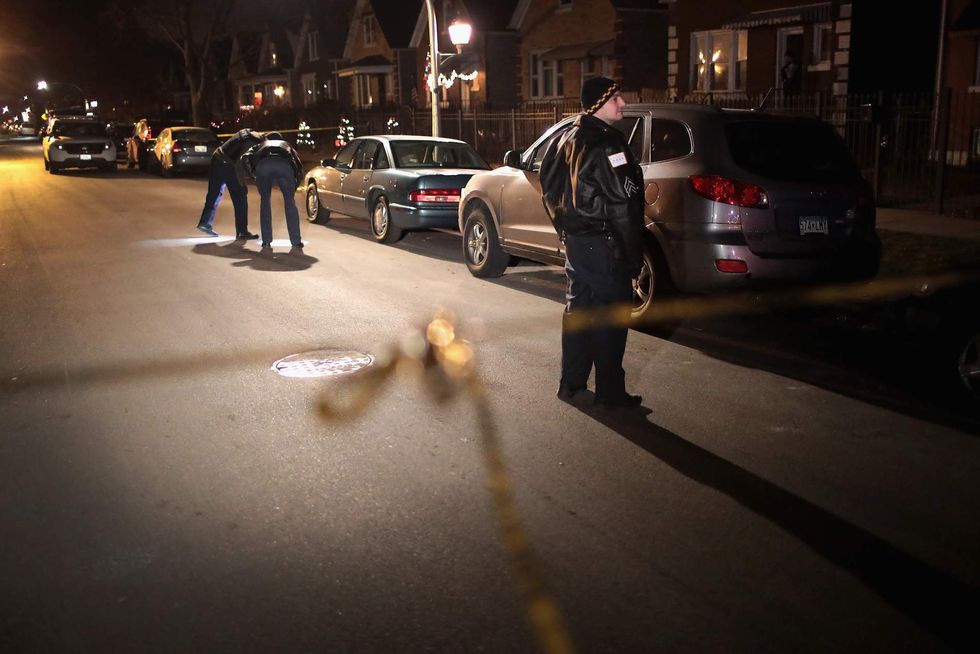 Two Chicago police officers injured after ambush attack; manhunt underway
