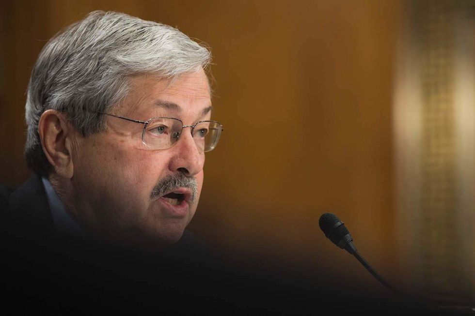 Iowa governor signs 20-week abortion ban into law