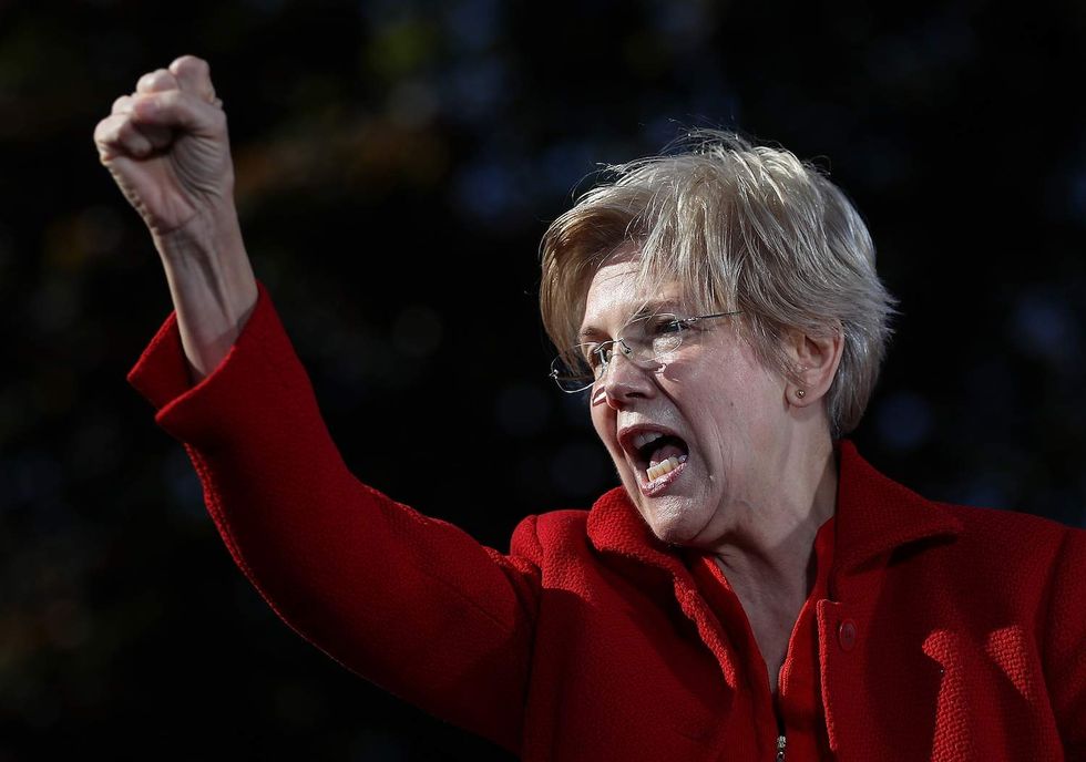 Elizabeth Warren turns college graduation ceremony into Trump-bashing speech: 'I can't help myself