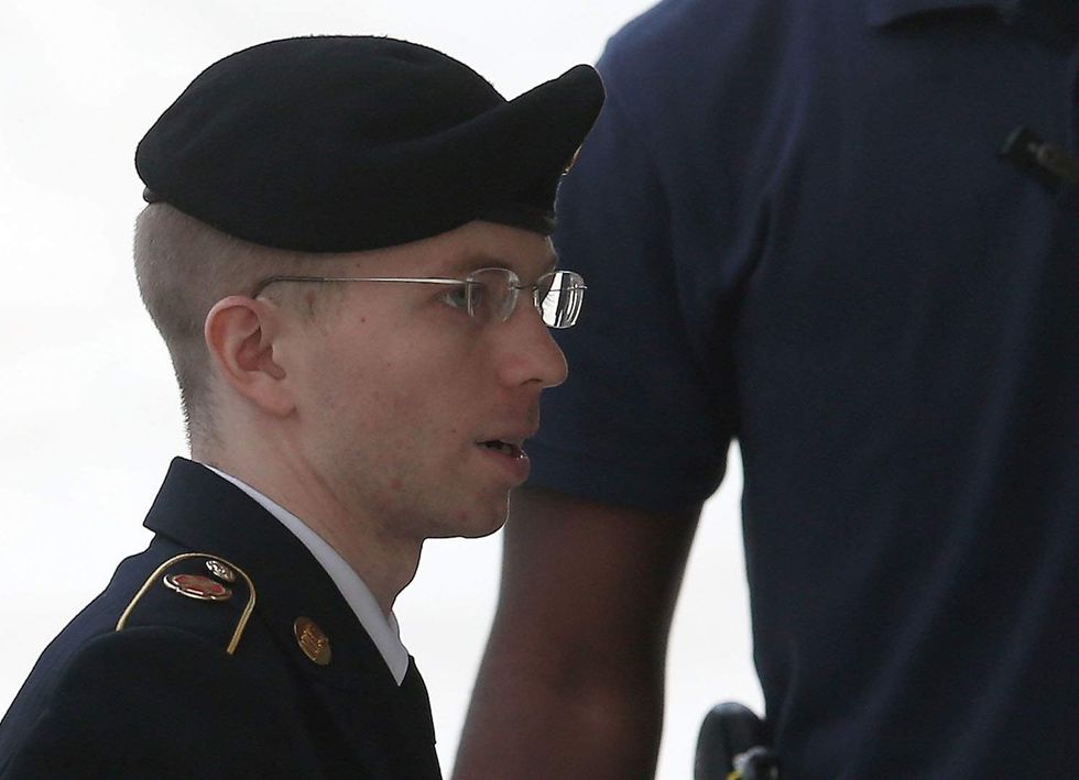 Transgender Chelsea Manning to stay in Army, receive benefits after being released from prison