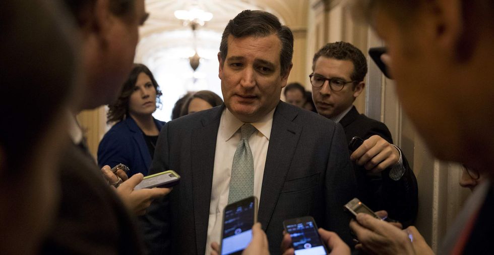Democratic senator 'hates' Ted Cruz and dedicates entire chapter of new book to him