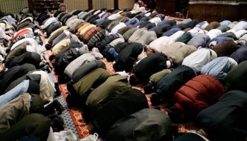 Public school opens up rooms for Muslim prayer during Ramadan. Atheist group calls it 'reasonable.