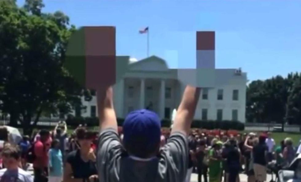 Teacher flips off White House during trip with students, posts photo of deed: 'Blatant disrespect