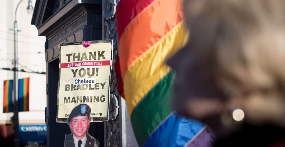 Military leaders seek to delay transgender enlistment policy