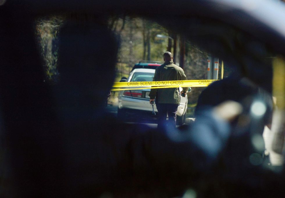 Father-son duo choke and shoot kidnapper during attempted robbery