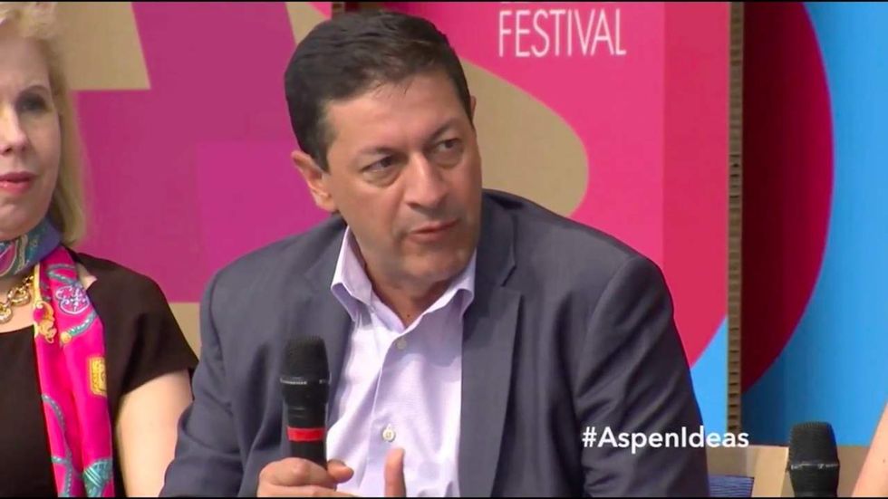 CNBC editor: Reporters must remember readers aren’t ‘as stupid as we think they are’