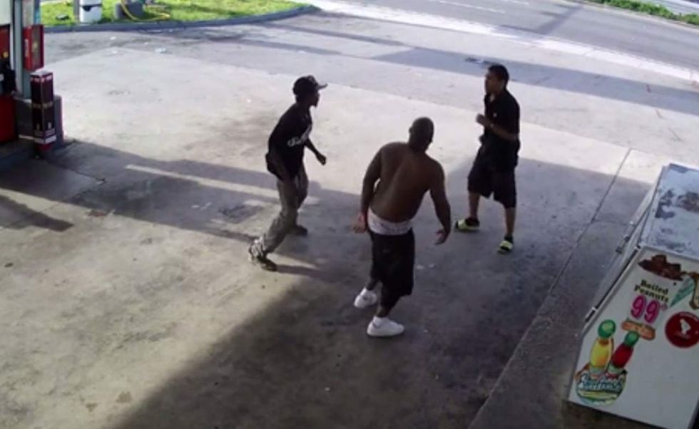 Crooks rip off 12-pack of beer. But store clerk isn't having it and puts up a fight.