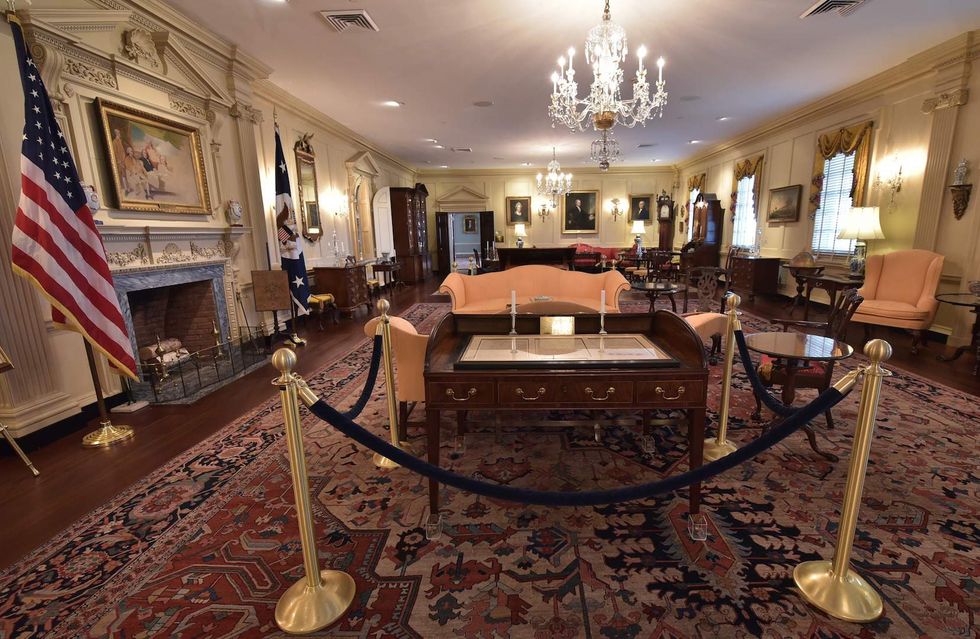 VICTORY: Britain concedes America's independence, signs Treaty of Paris