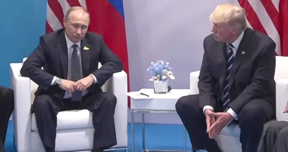 Body language expert shows who dominated the Putin Trump meeting