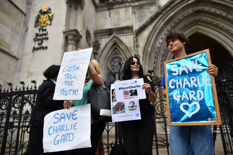 UK judge rules that US neurological specialist can see Charlie Gard next week