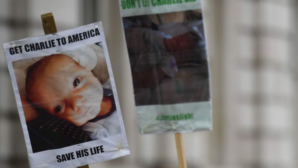 US doctor examines Charlie Gard to see if treatment can help