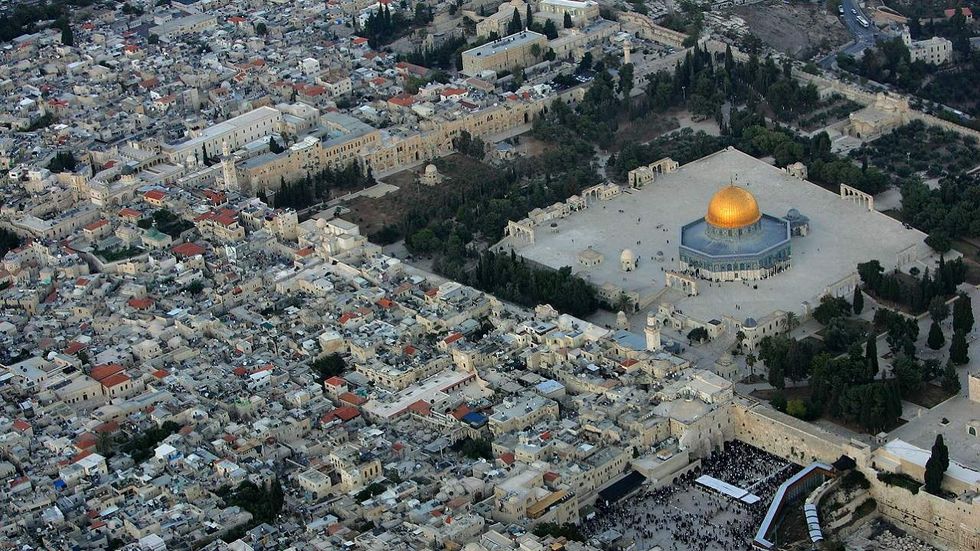 Muslims boycott, riot at Temple Mount following installation of metal detectors