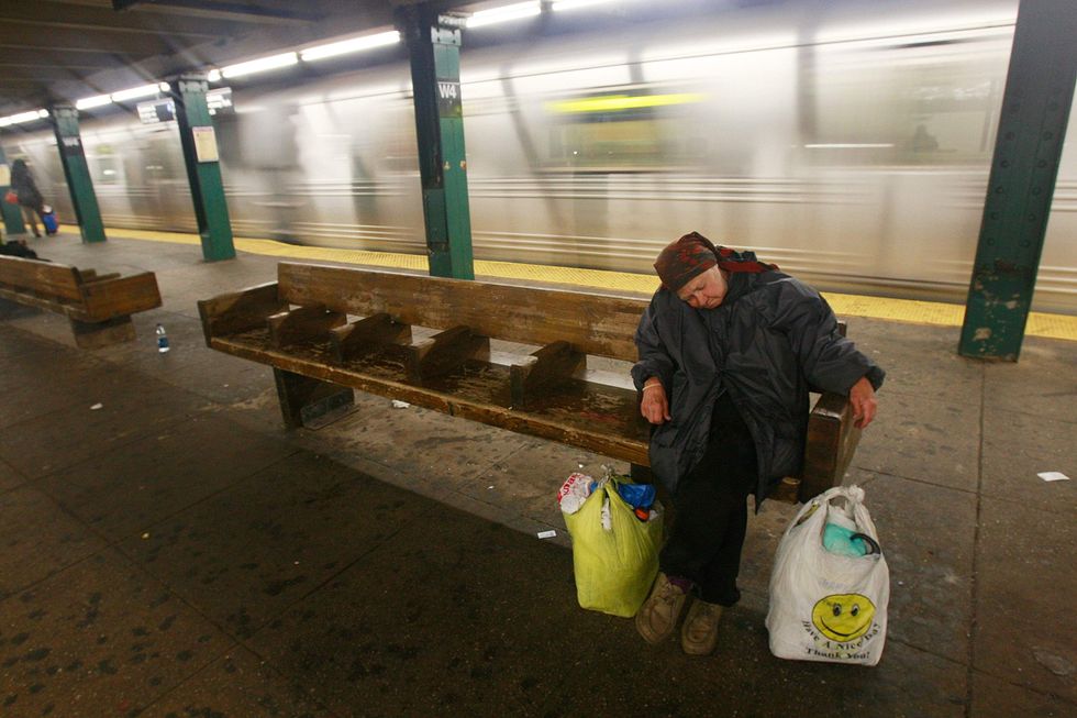 NYC Mayor de Blasio boots homeless from the subway system — the reason has people furious