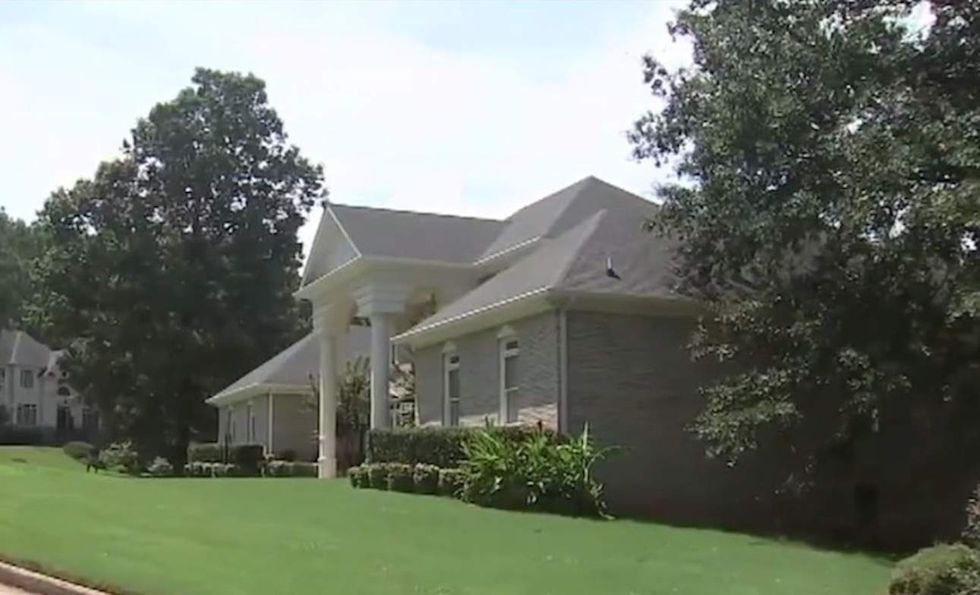Burglar wearing woman's wig gets warning from armed homeowner. Burglar doesn't listen.